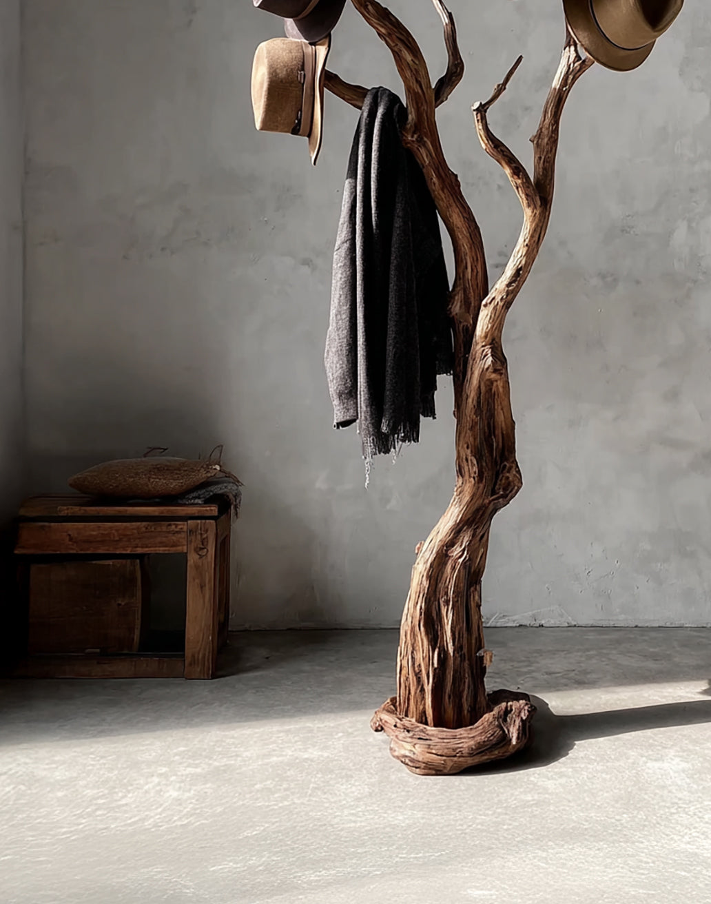 Natural Driftwood Coat Rack – Handcrafted Tree Branch Standing Hanger for Entryway or Bedroom